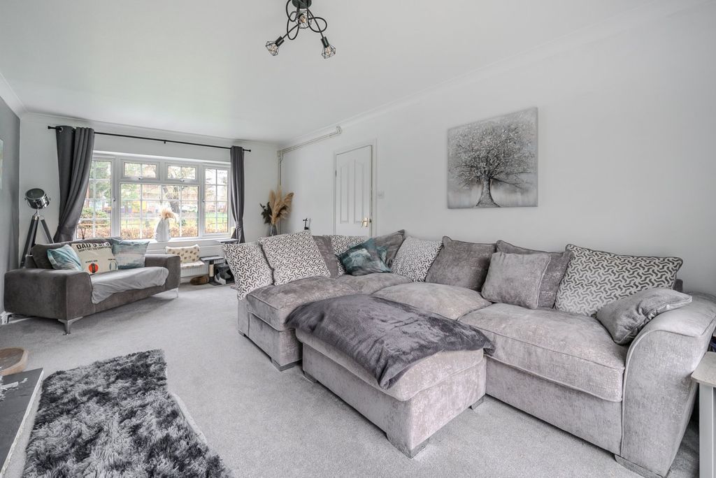 Property photo 2 of 20 Lounge