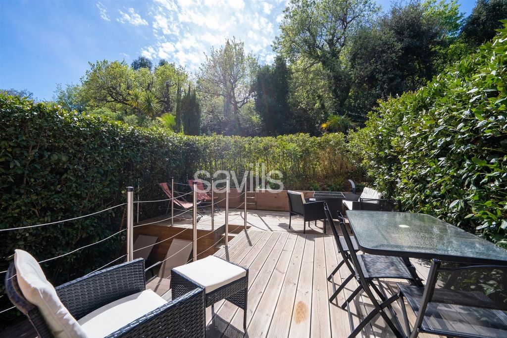 Property photo 1 of 13 Refurbished Two Bedroom Apartment With South-Facing Private Garden / Terrace