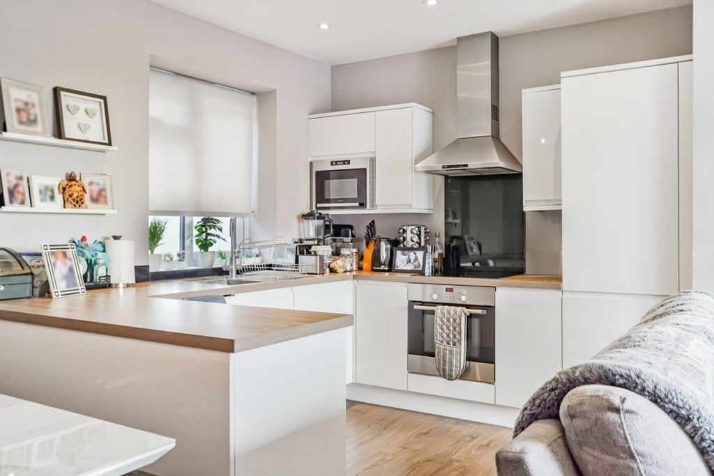 Property photo 3 of 12 Kitchen