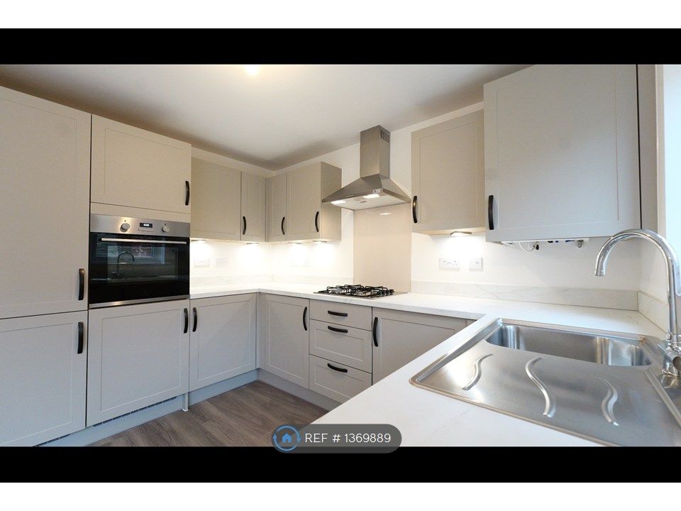 Property photo 3 of 34 Kitchen
