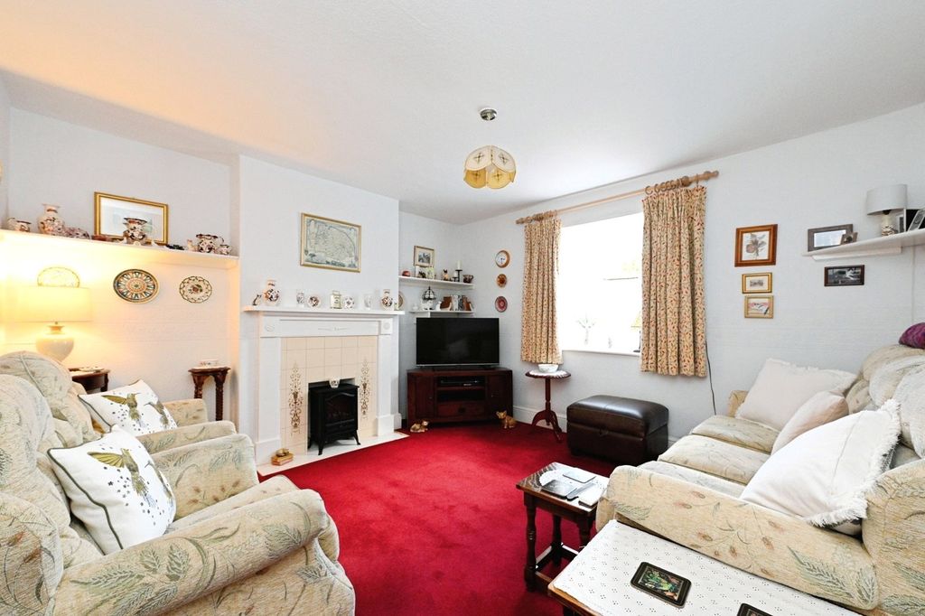 Property photo 2 of 17 Photo