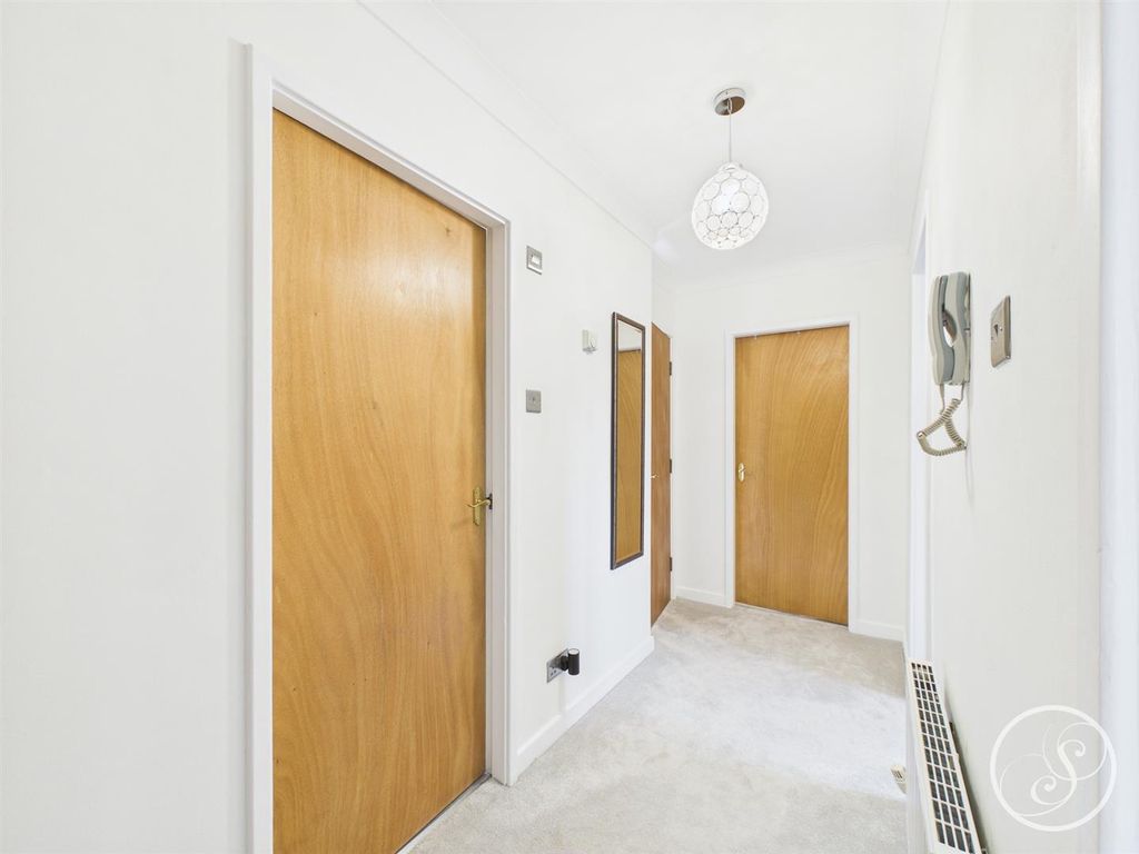 Property photo 2 of 13 Hallway