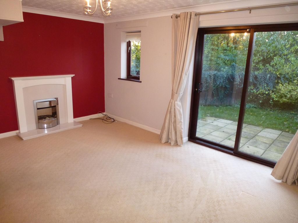 Property photo 3 of 10 Living Room