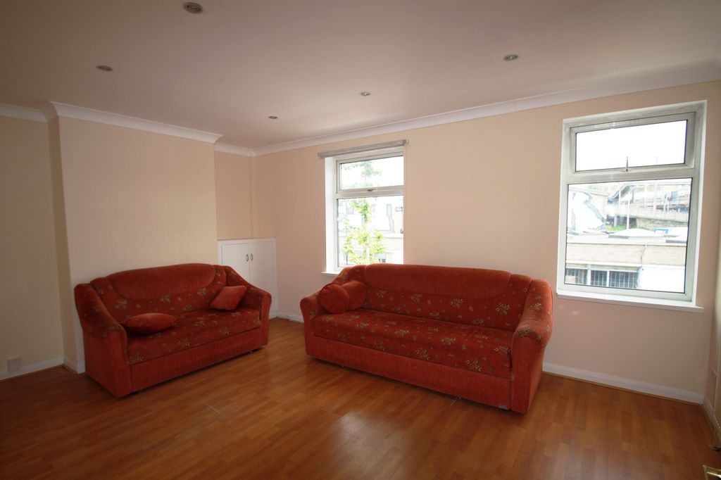 Property photo 2 of 5