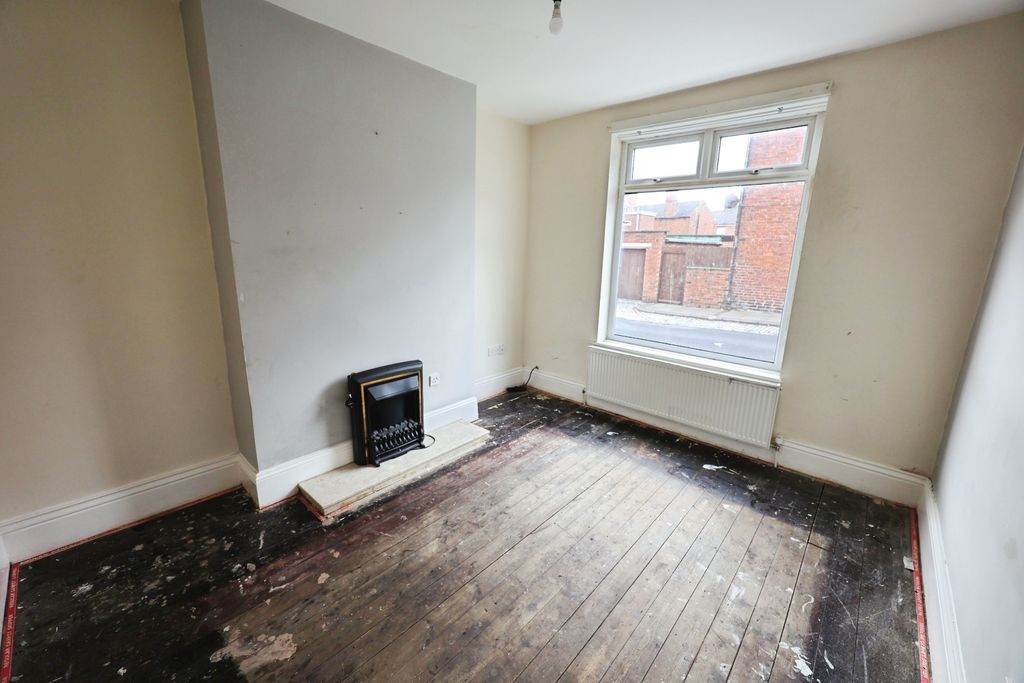 Property photo 2 of 8 Pbox-Living_Room-315878.Jpg