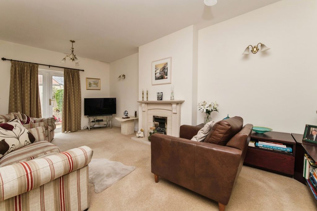 Property photo 2 of 17 Photo