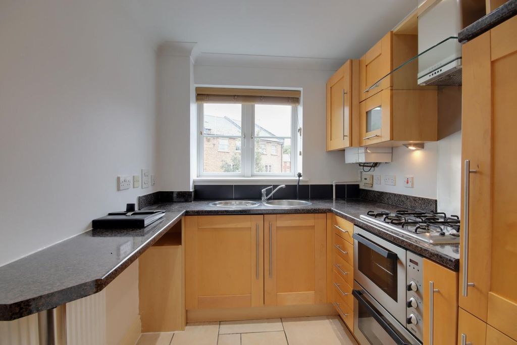 Property photo 3 of 9 Kitchen