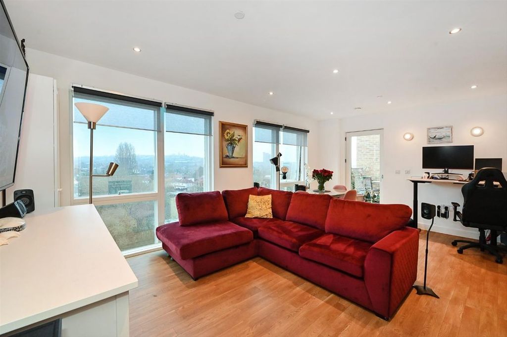 Property photo 2 of 7