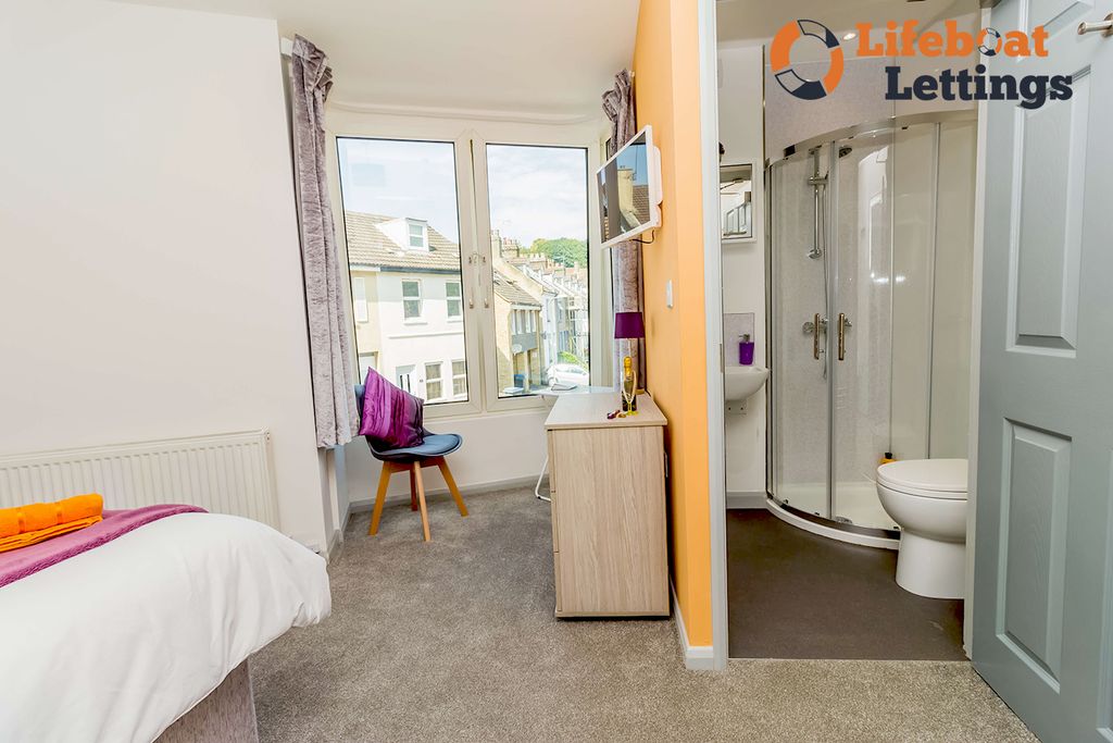 Property photo 3 of 11 Bedroom 3 Ensuite