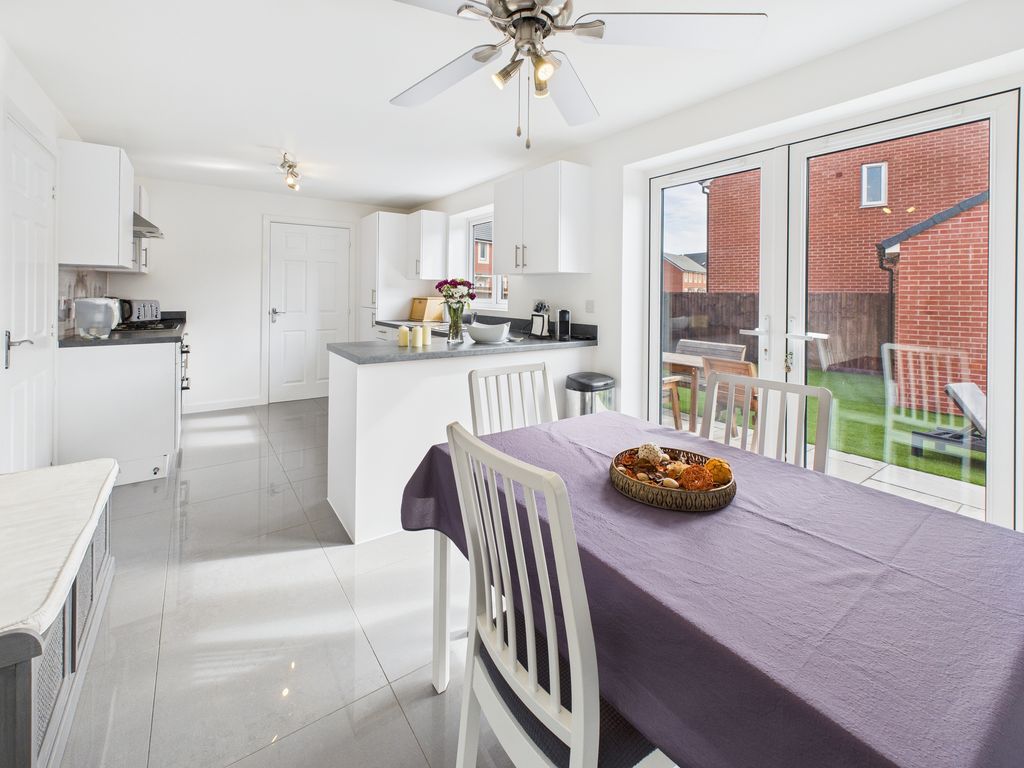 Property photo 3 of 25 Kitchen/Diner