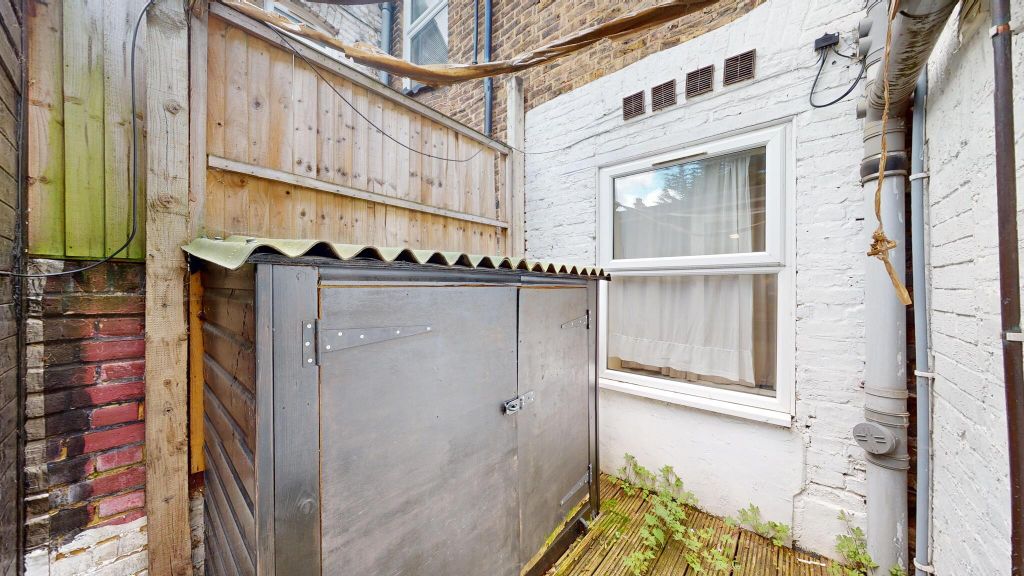Property photo 3 of 10 Terrace