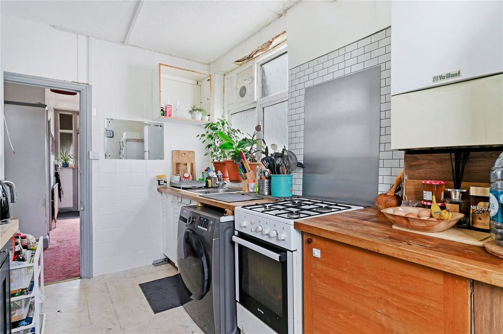 Property photo 2 of 16 Clovelly Avenue