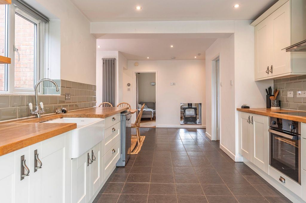 Property photo 2 of 29 Kitchen