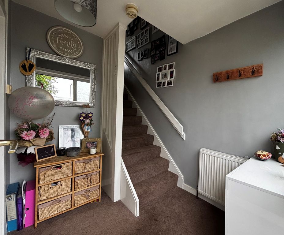 Property photo 2 of 11 Hall 