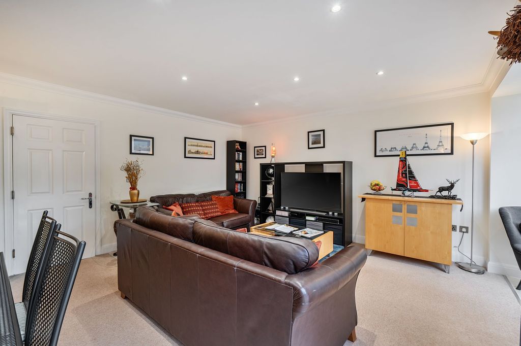 Property photo 3 of 25