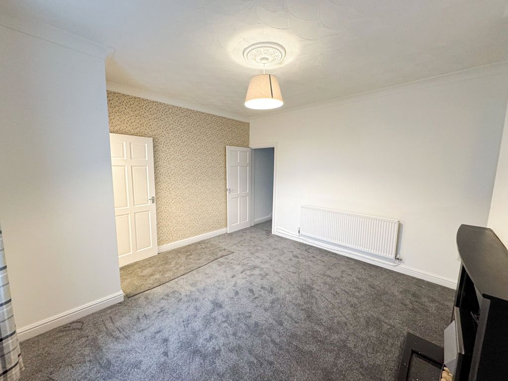 Property photo 3 of 10 Lounge