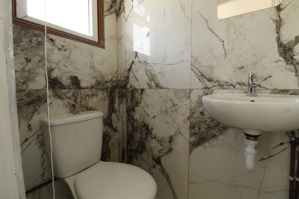 Property photo 3 of 10 Picture No. 02