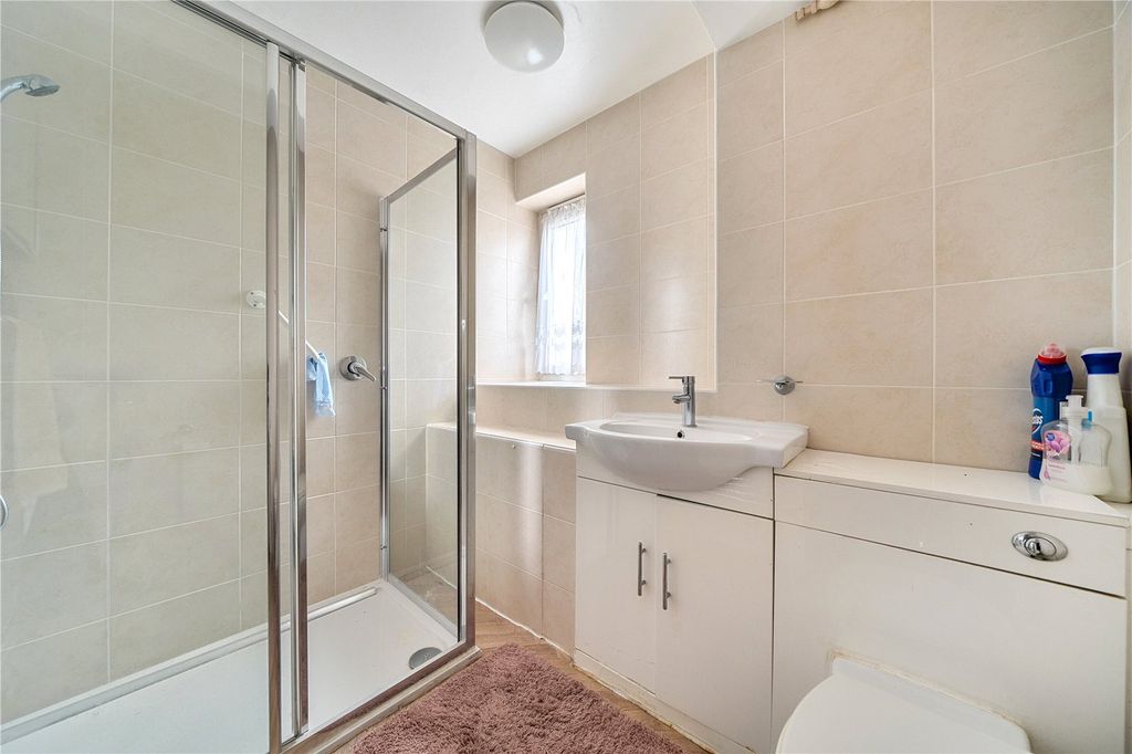 Property photo 3 of 16 Bathroom