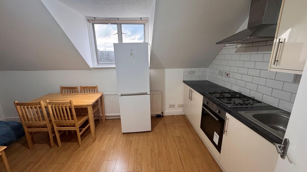 Property photo 3 of 8 Gallery