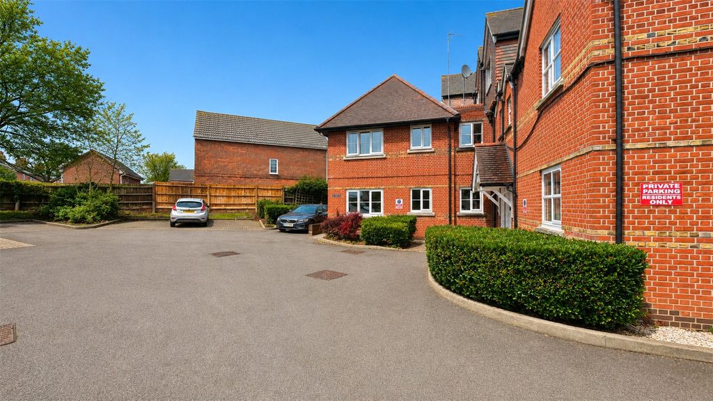 Property photo 1 of 11 Parking
