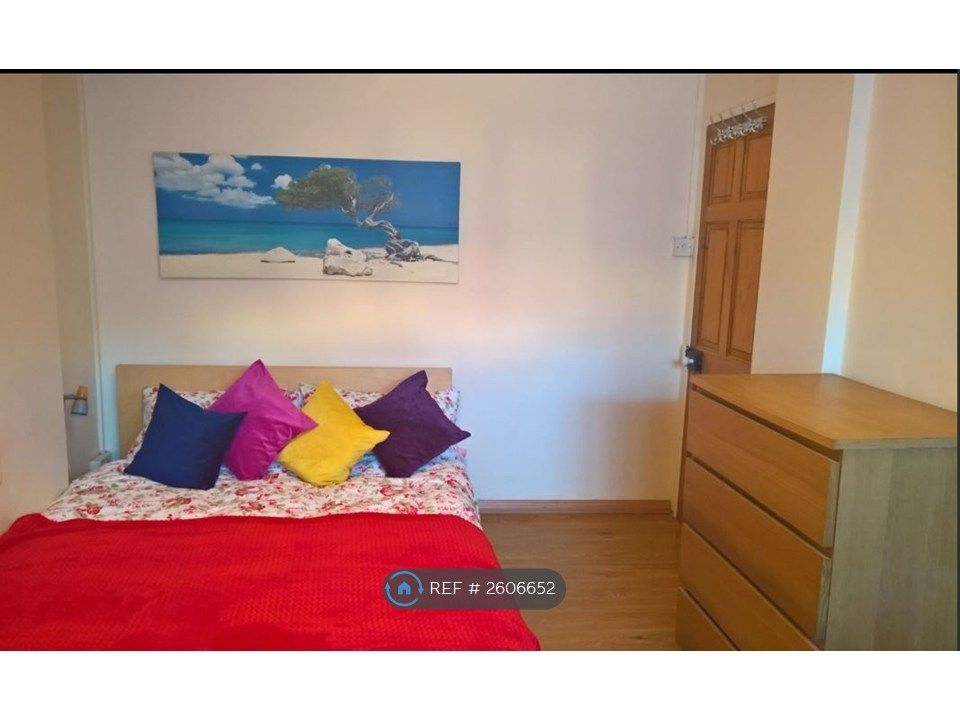 Property photo 1 of 6 Large Double Bed Room Fully Furnished