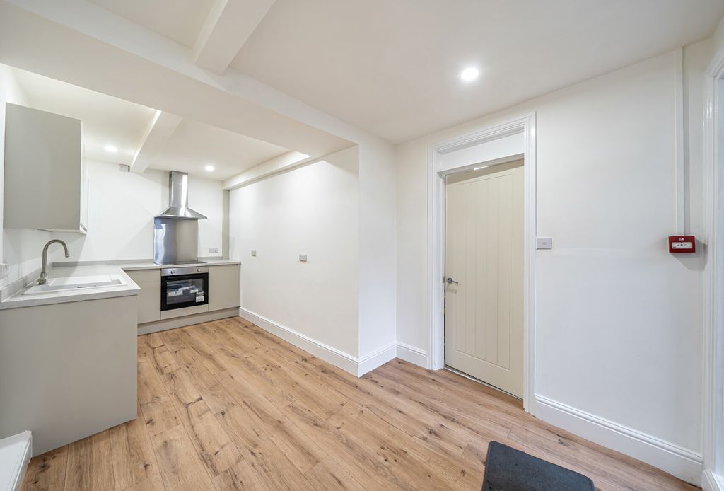 Property photo 2 of 12 1415265-10-699322...