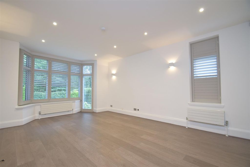 Property photo 2 of 11 Bedroom 1