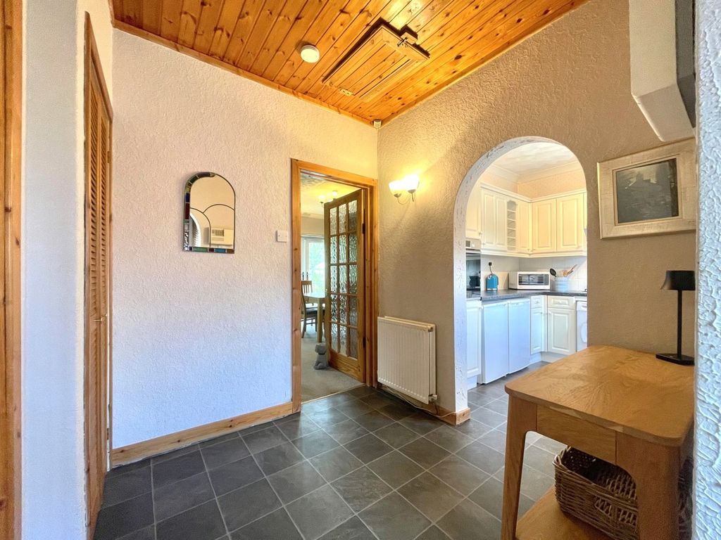 Property photo 3 of 28