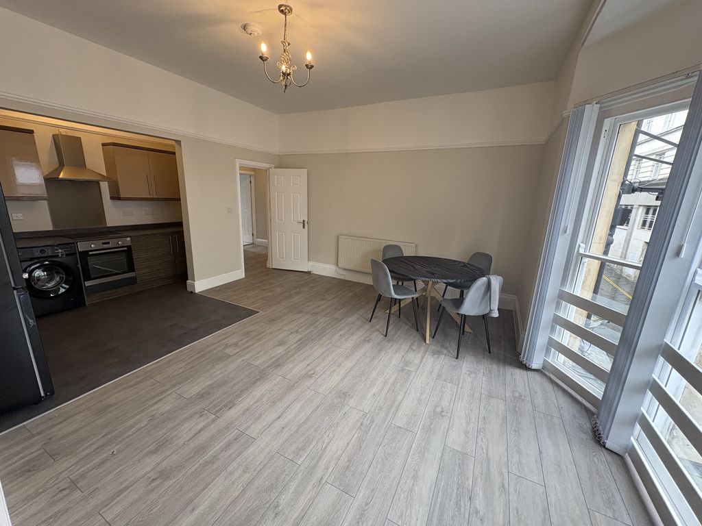 Property photo 3 of 7 Image00035