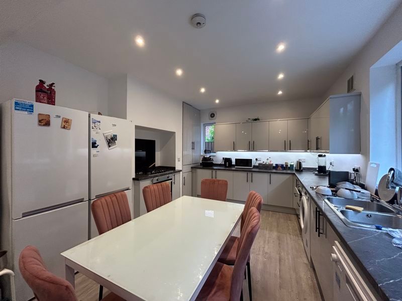 Property photo 3 of 12 Photo 8