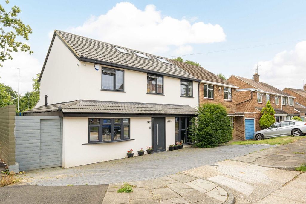 Property photo 1 of 11