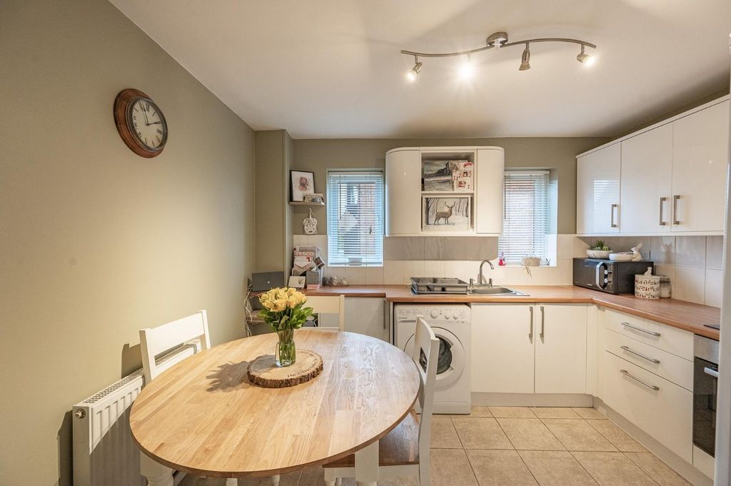 Property photo 3 of 11 Kitchen/Breakfast Room