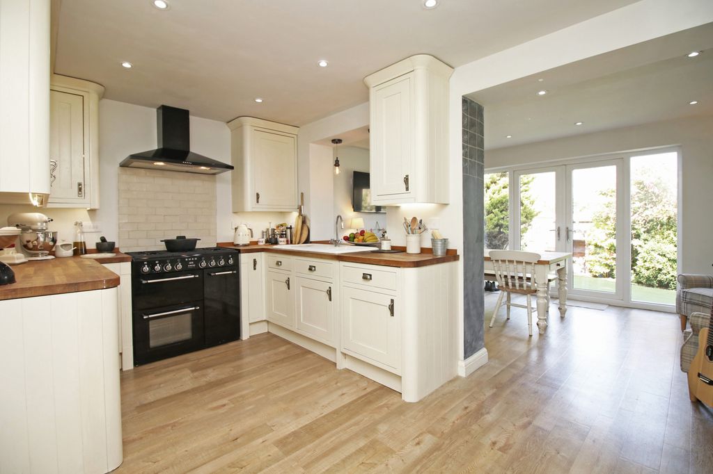 Property photo 3 of 34