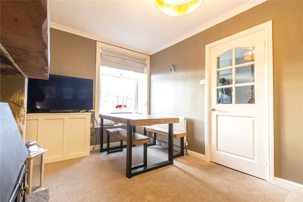 Property photo 3 of 21 Lounge