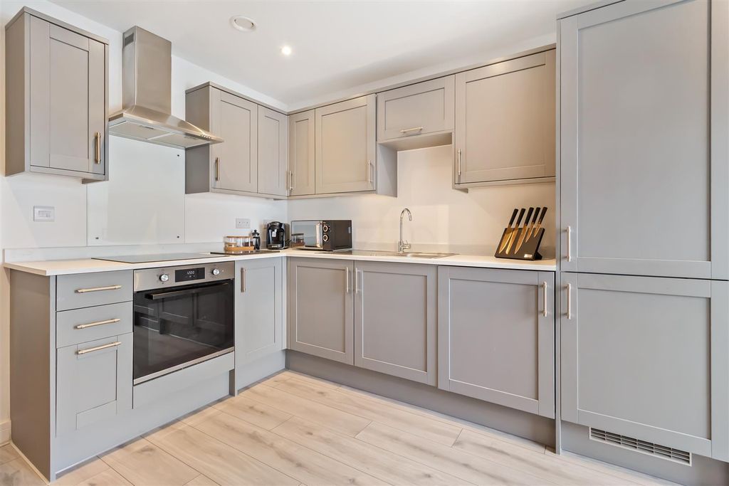 Property photo 3 of 9 Columbia House-003.Jpg