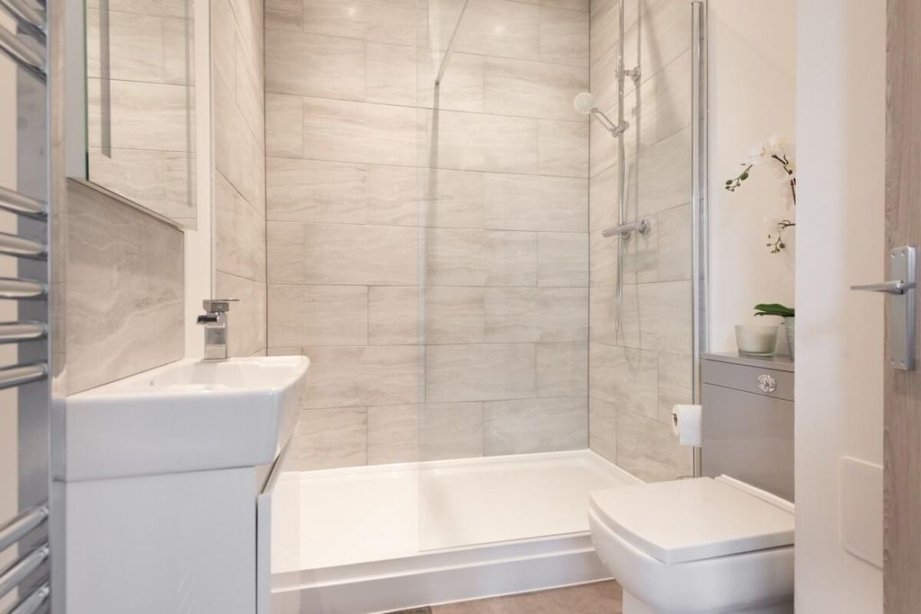 Property photo 3 of 7 Bathroom