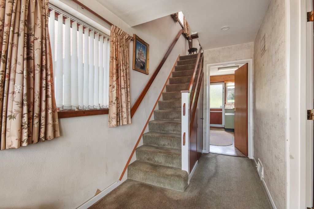 Property photo 2 of 15 Entrance Hall
