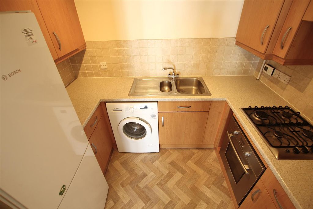 Property photo 2 of 7 Kitchen