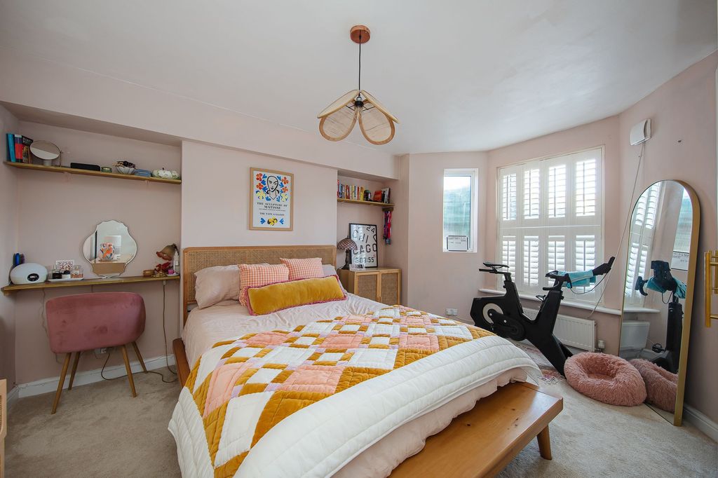 Property photo 3 of 16