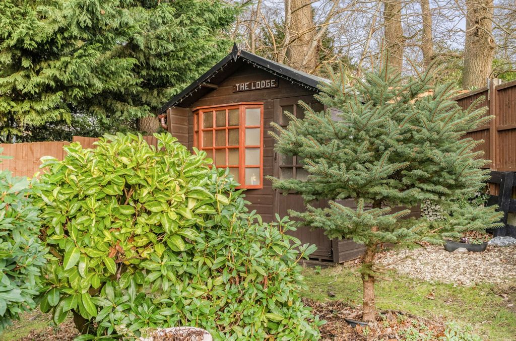 Property photo 1 of 12 Summer House