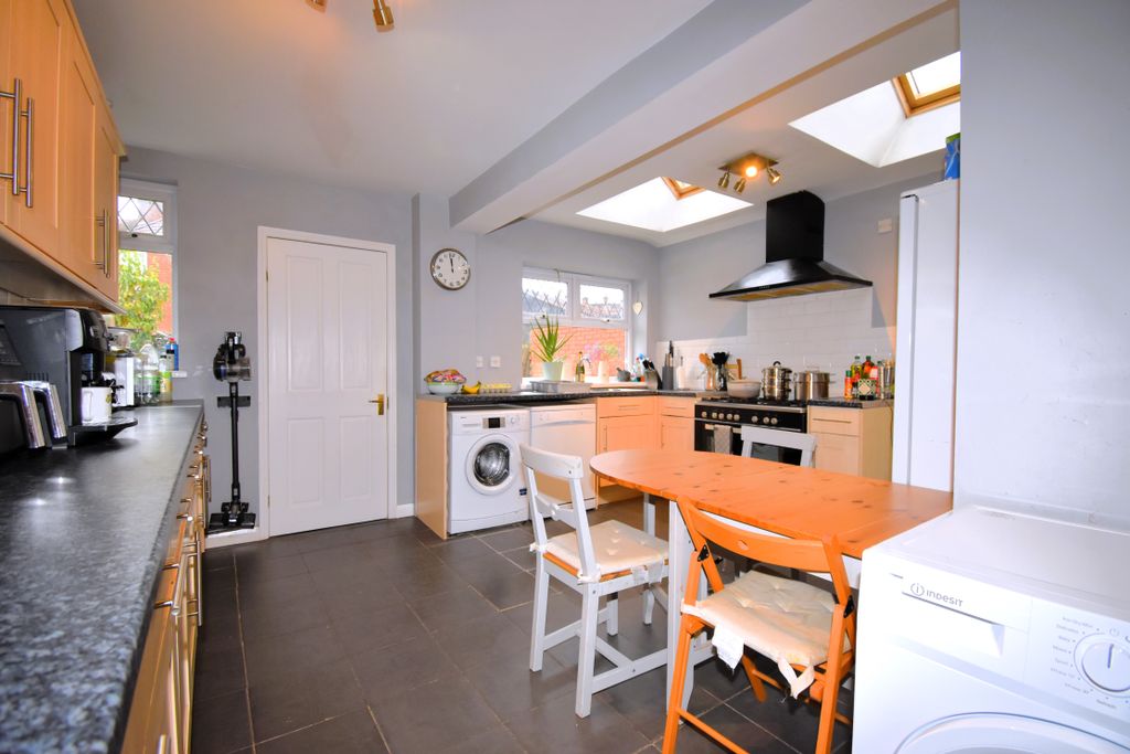 Property photo 3 of 22 Kitchendiner 1