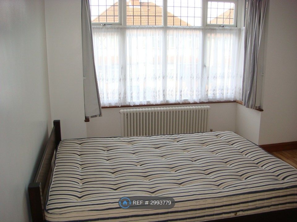 Property photo 2 of 21 Double Bedroom 4