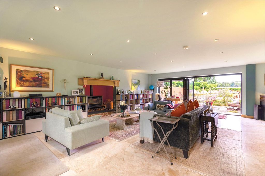 Property photo 2 of 17 Sitting Room
