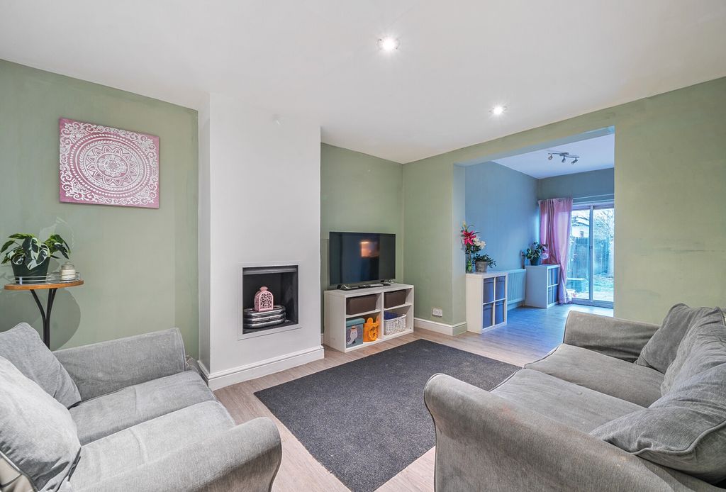 Property photo 1 of 9 1402650-10-697Bc2...