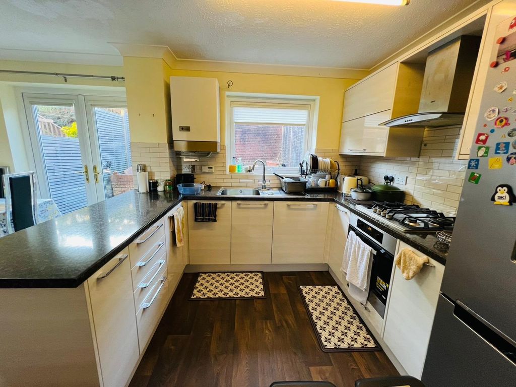 Property photo 2 of 9 Kitchen