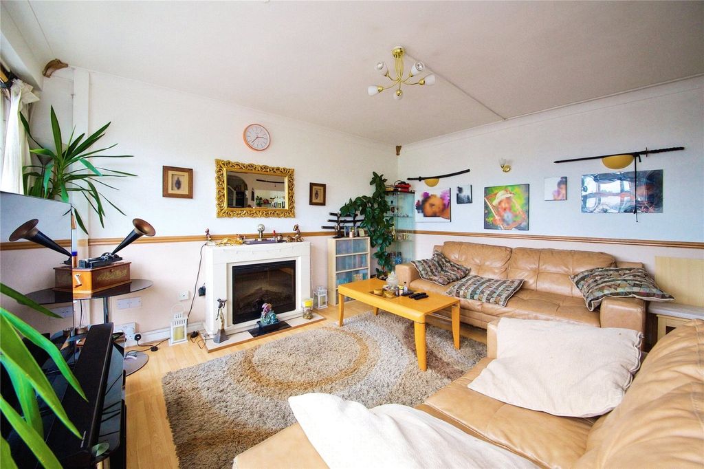 Property photo 3 of 16 Picture No. 01
