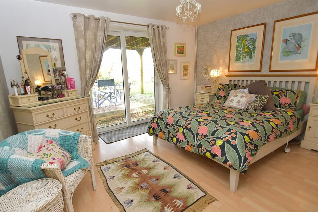 Property photo 3 of 22 Picture No. 30