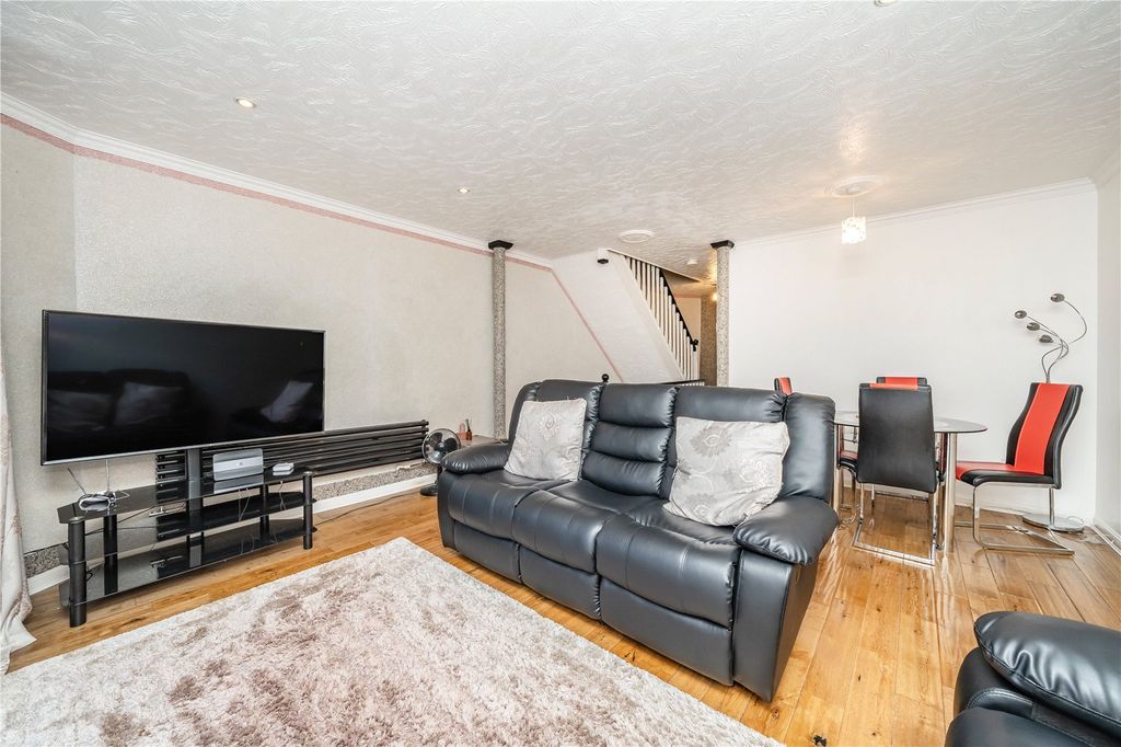 Property photo 3 of 11 Reception