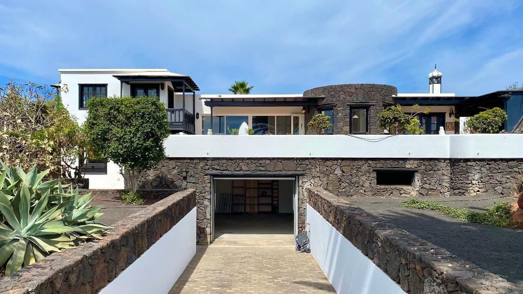 Property photo 2 of 10 <Caption/>