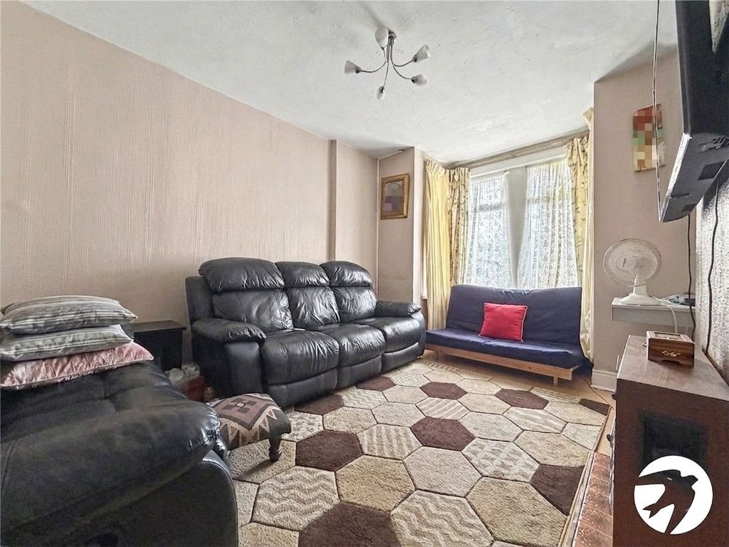 Property photo 3 of 12 Lounge